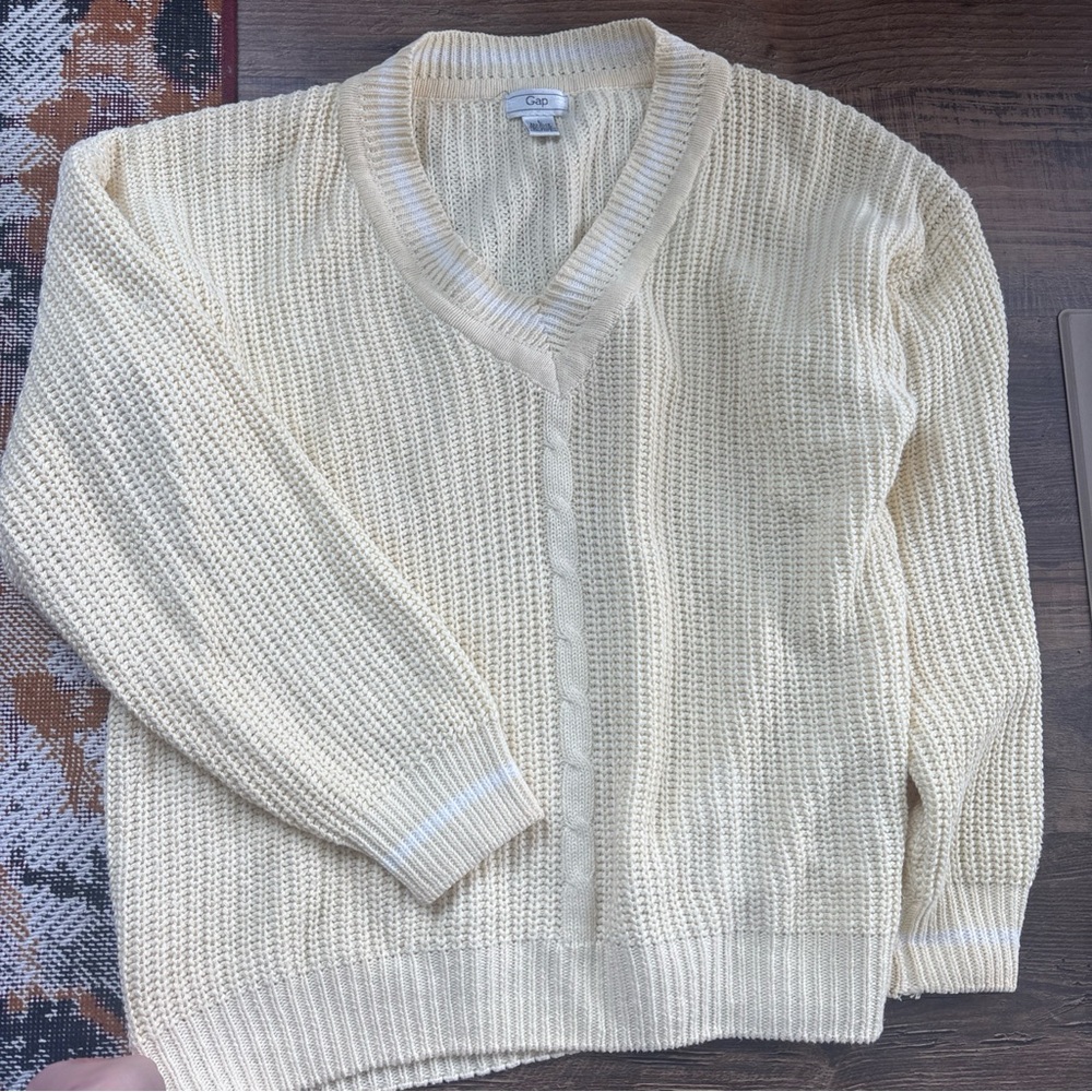 GAP Ivory Knit Sweater 100% cotton